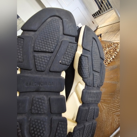 Balenciaga - Picture 9 of 16